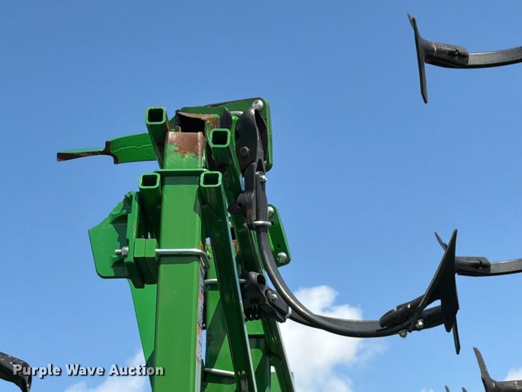 image for item YA4554 2021 John Deere 2230FH field cultivator