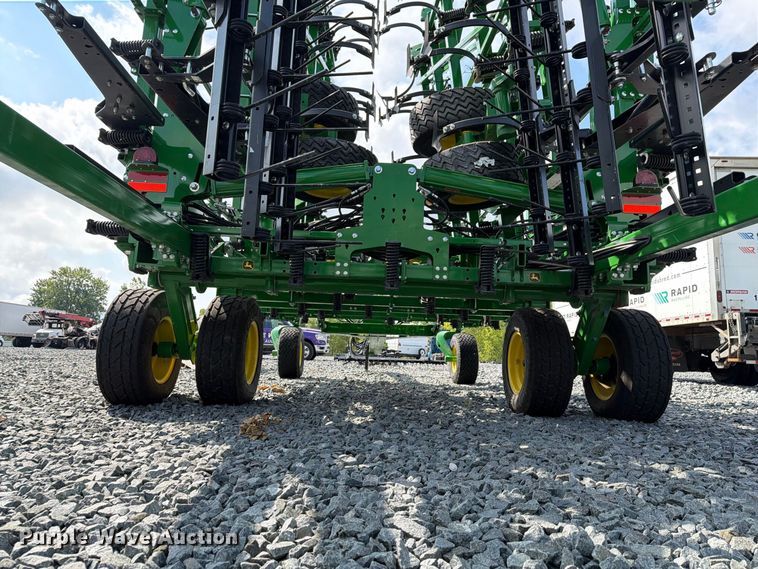image for item YA4554 2021 John Deere 2230FH field cultivator