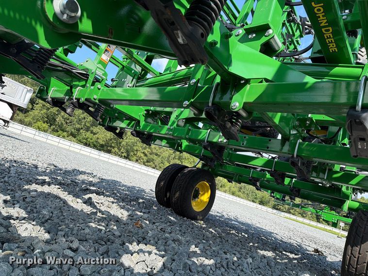 image for item YA4554 2021 John Deere 2230FH field cultivator