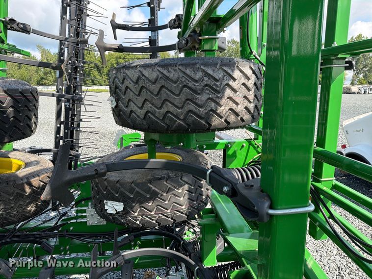 image for item YA4554 2021 John Deere 2230FH field cultivator