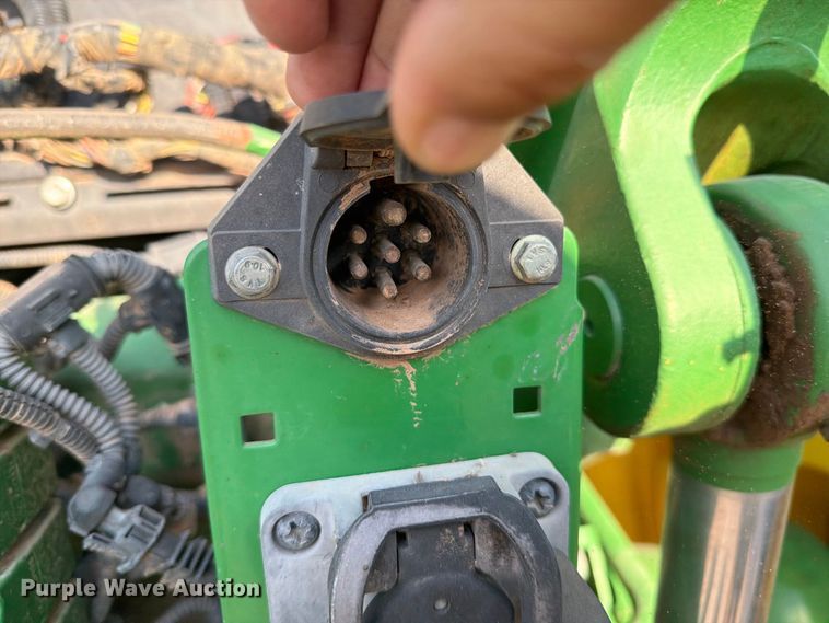 image for item YA4834 2013 John Deere 8285R MFWD tractor