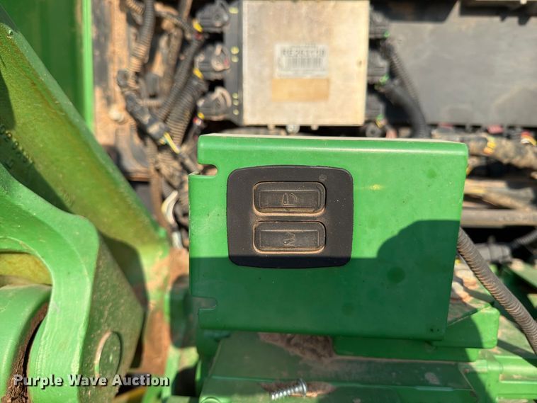 image for item YA4834 2013 John Deere 8285R MFWD tractor