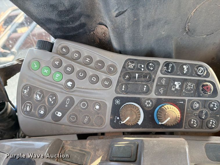 image for item YA4834 2013 John Deere 8285R MFWD tractor