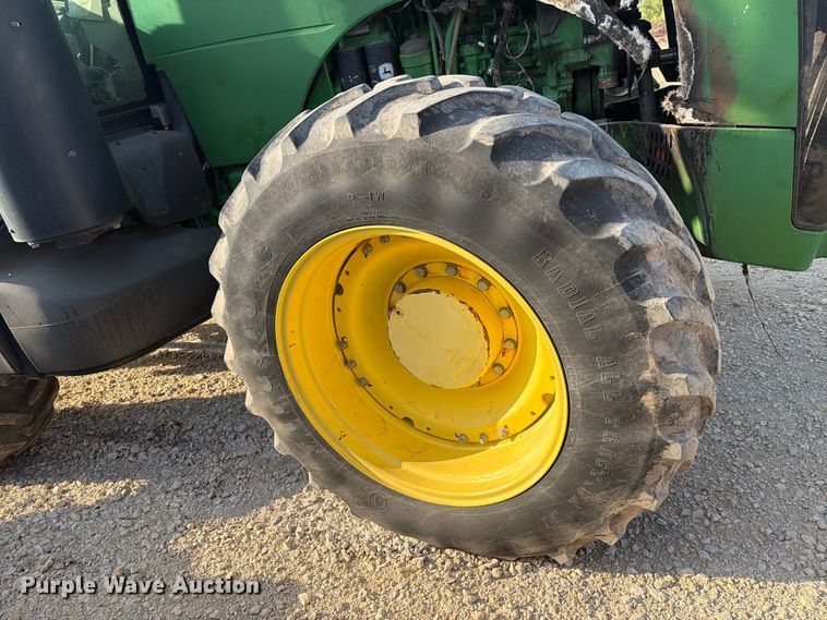 image for item YA4834 2013 John Deere 8285R MFWD tractor