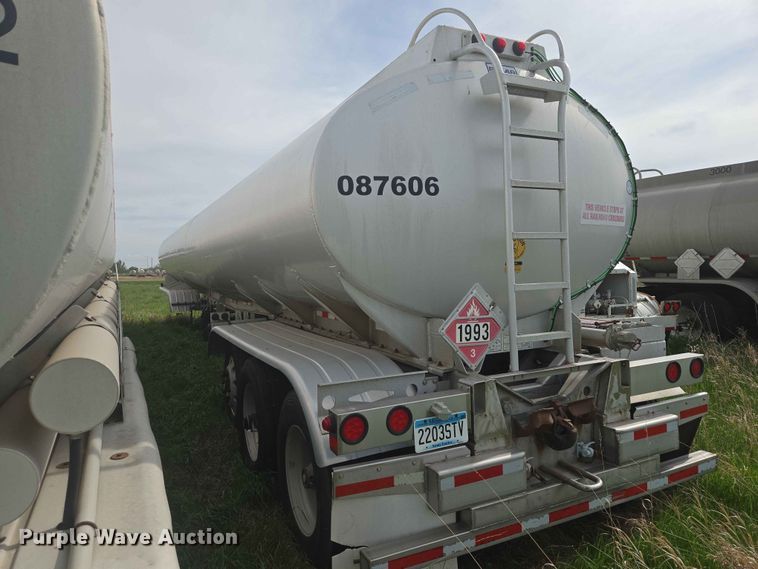 image for item DP8933 2008 Polar tank trailer