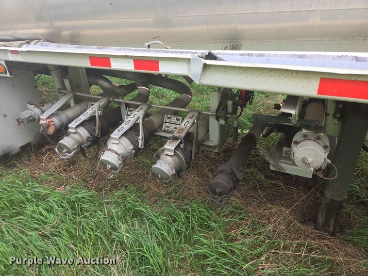 image for item DP8933 2008 Polar tank trailer