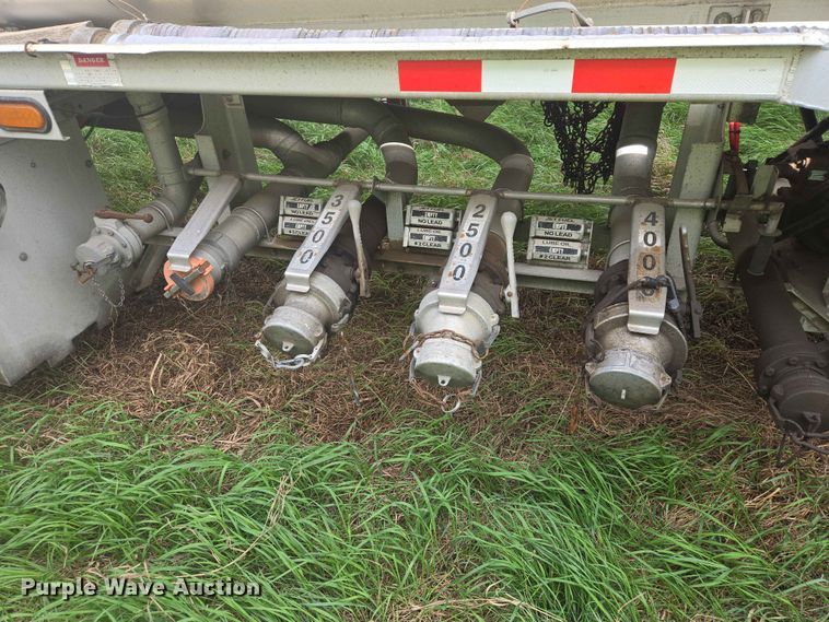 image for item DP8933 2008 Polar tank trailer