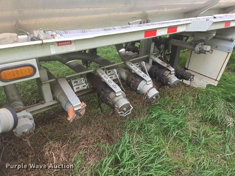 image for item DP8933 2008 Polar tank trailer