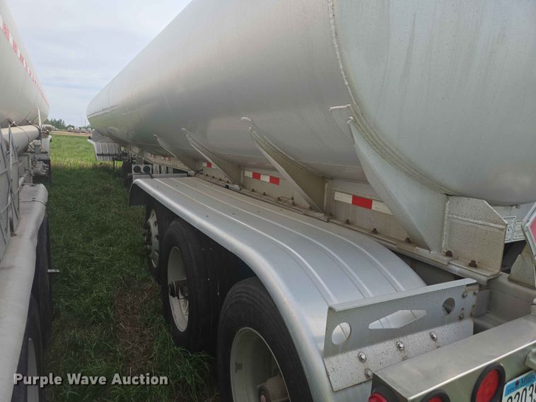 image for item DP8933 2008 Polar tank trailer