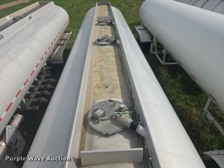 image for item DP8933 2008 Polar tank trailer