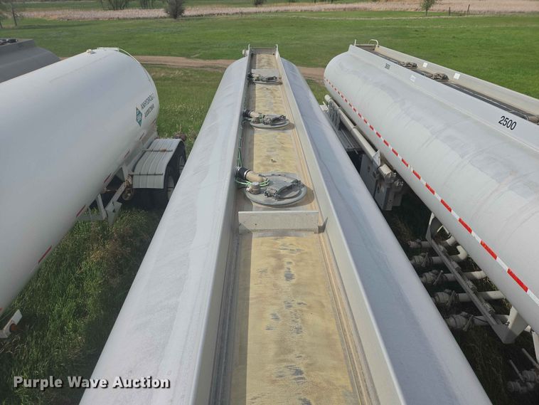 image for item DP8933 2008 Polar tank trailer