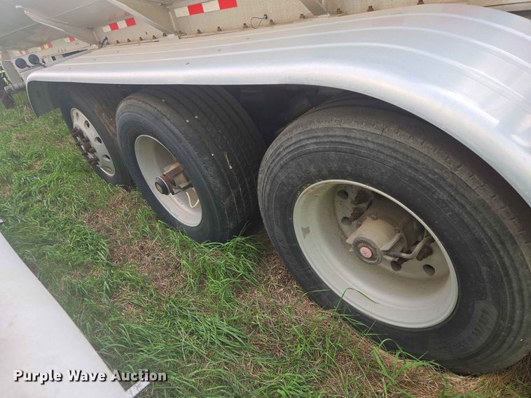 image for item DP8933 2008 Polar tank trailer
