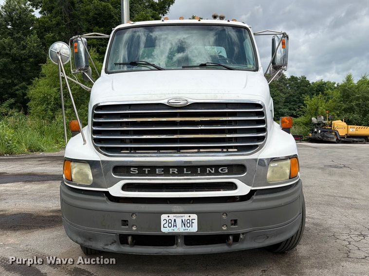 image for item DQ7841 2006 Sterling AT9500 semi truck