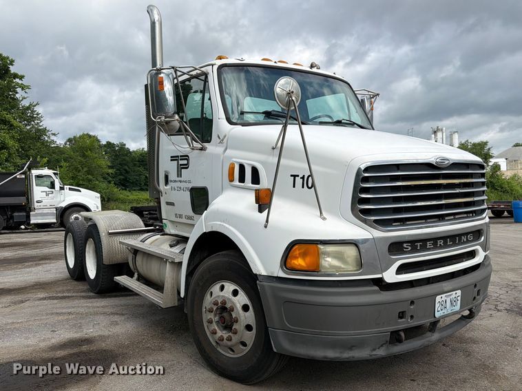 image for item DQ7841 2006 Sterling AT9500 semi truck