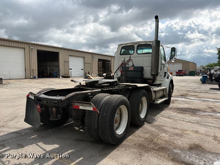 image for item DQ7841 2006 Sterling AT9500 semi truck