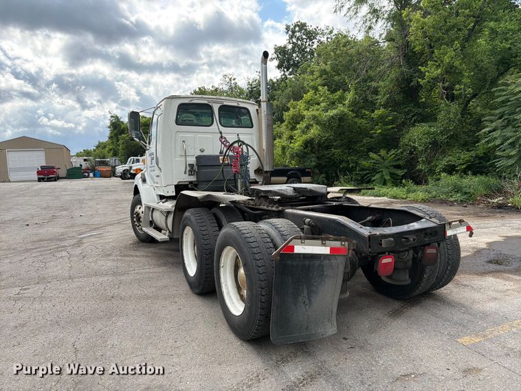 image for item DQ7841 2006 Sterling AT9500 semi truck
