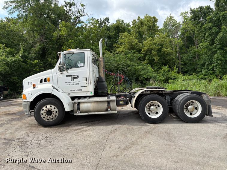 image for item DQ7841 2006 Sterling AT9500 semi truck