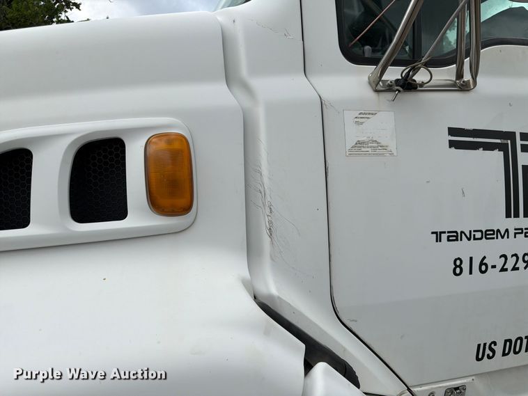 image for item DQ7841 2006 Sterling AT9500 semi truck