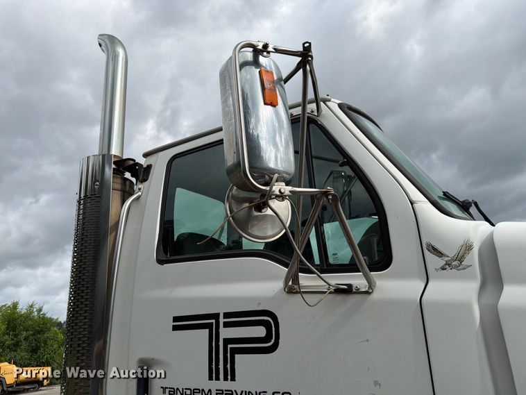 image for item DQ7841 2006 Sterling AT9500 semi truck