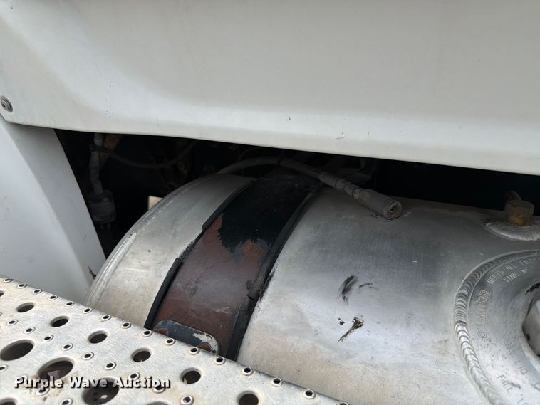 image for item DQ7841 2006 Sterling AT9500 semi truck