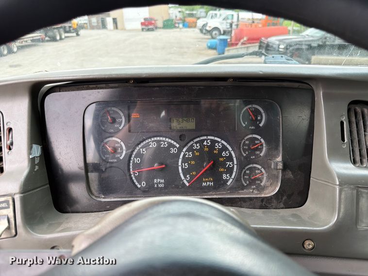 image for item DQ7841 2006 Sterling AT9500 semi truck