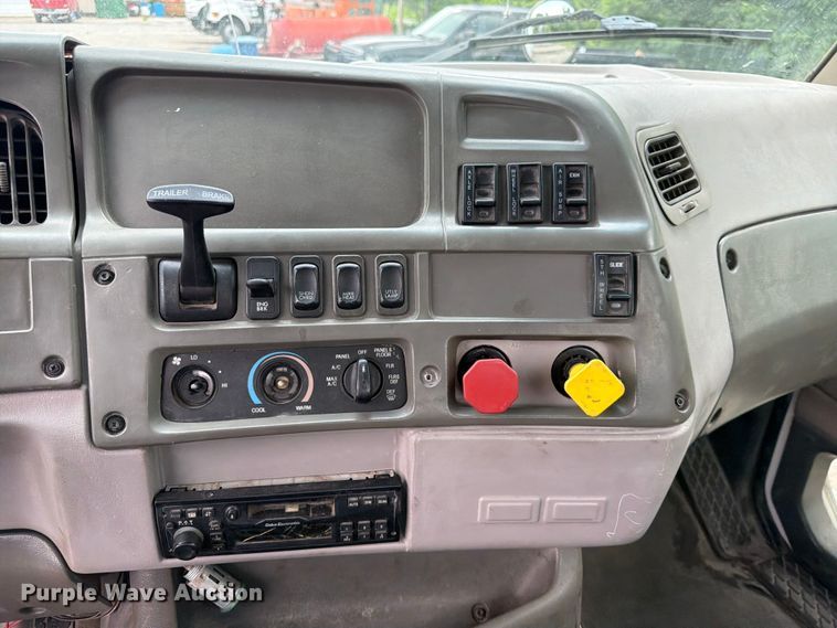 image for item DQ7841 2006 Sterling AT9500 semi truck