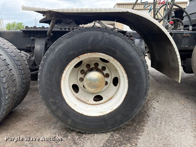 image for item DQ7841 2006 Sterling AT9500 semi truck