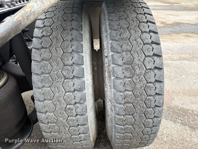 image for item DQ7841 2006 Sterling AT9500 semi truck