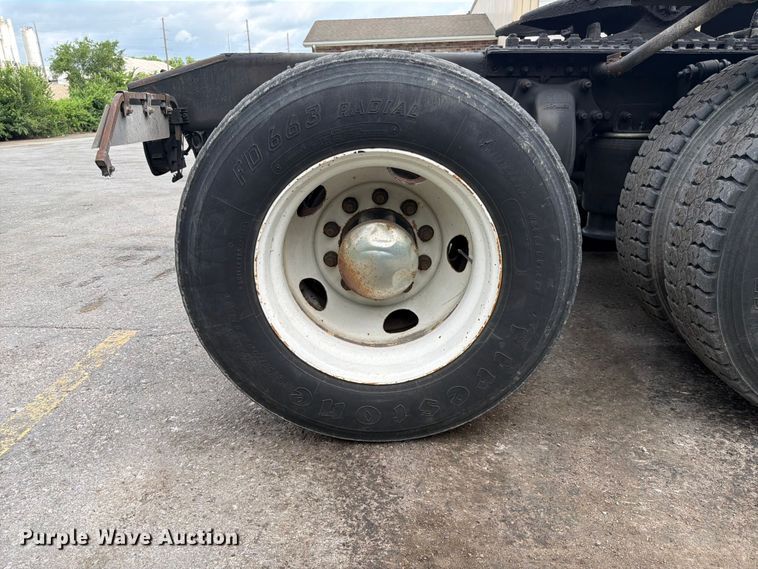 image for item DQ7841 2006 Sterling AT9500 semi truck
