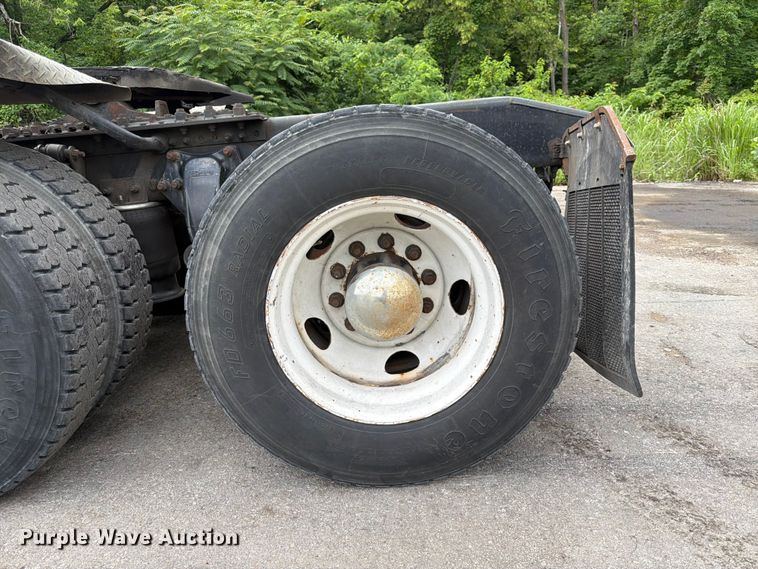 image for item DQ7841 2006 Sterling AT9500 semi truck
