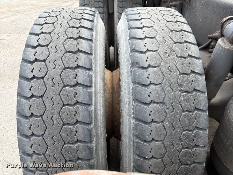 image for item DQ7841 2006 Sterling AT9500 semi truck
