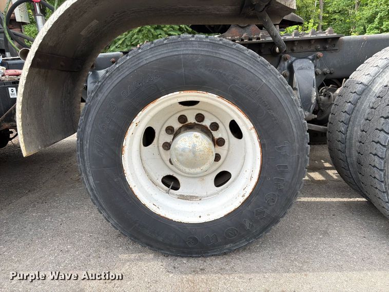 image for item DQ7841 2006 Sterling AT9500 semi truck