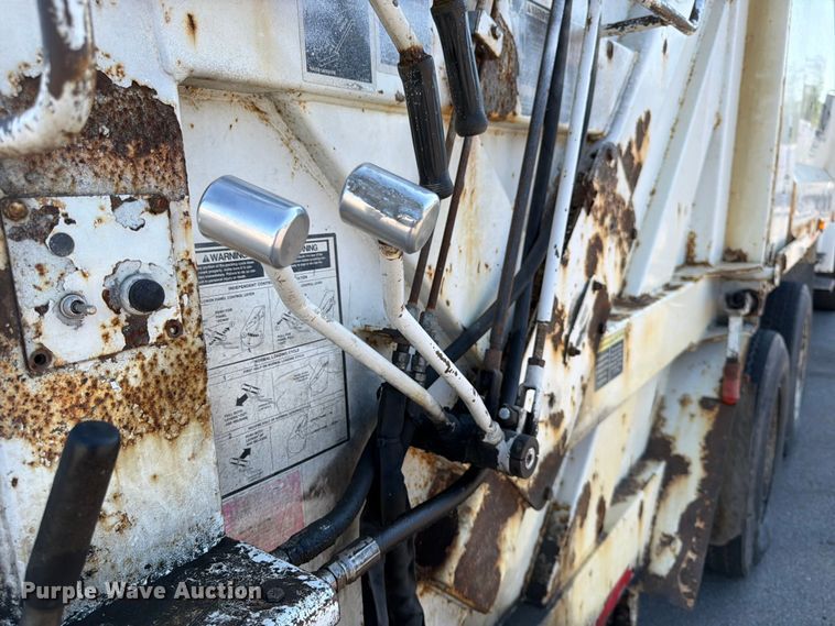 image for item DQ7946 2008 Freightliner Business Class M2 refuse truck
