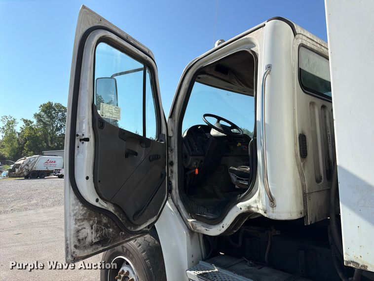 image for item DQ7946 2008 Freightliner Business Class M2 refuse truck