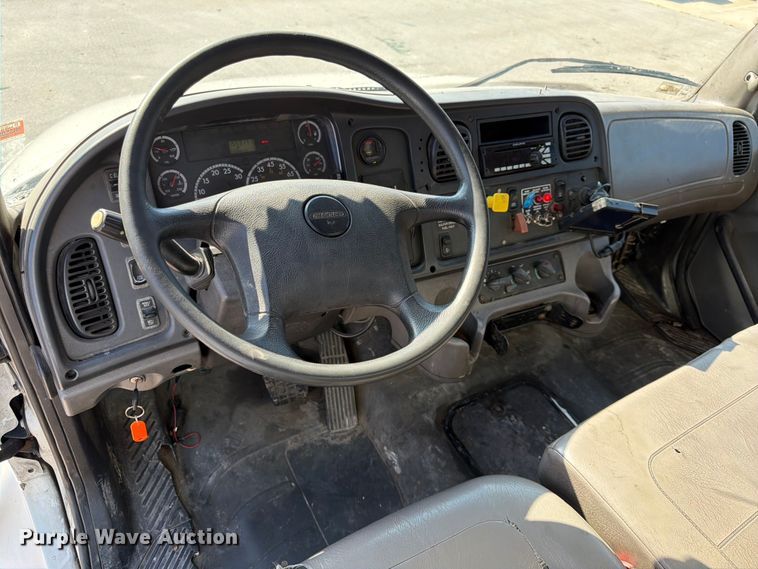image for item DQ7946 2008 Freightliner Business Class M2 refuse truck