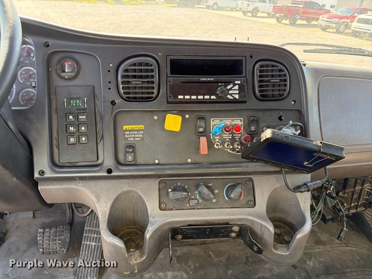 image for item DQ7946 2008 Freightliner Business Class M2 refuse truck