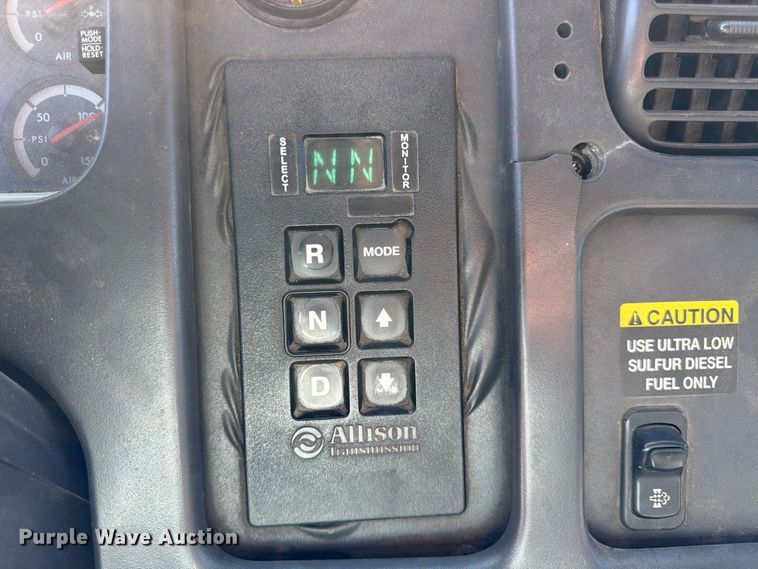 image for item DQ7946 2008 Freightliner Business Class M2 refuse truck