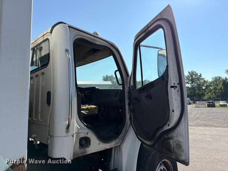 image for item DQ7946 2008 Freightliner Business Class M2 refuse truck