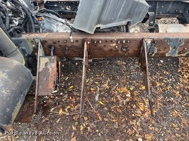 image for item DU0382 2003 UD 1400  truck cab and chassis