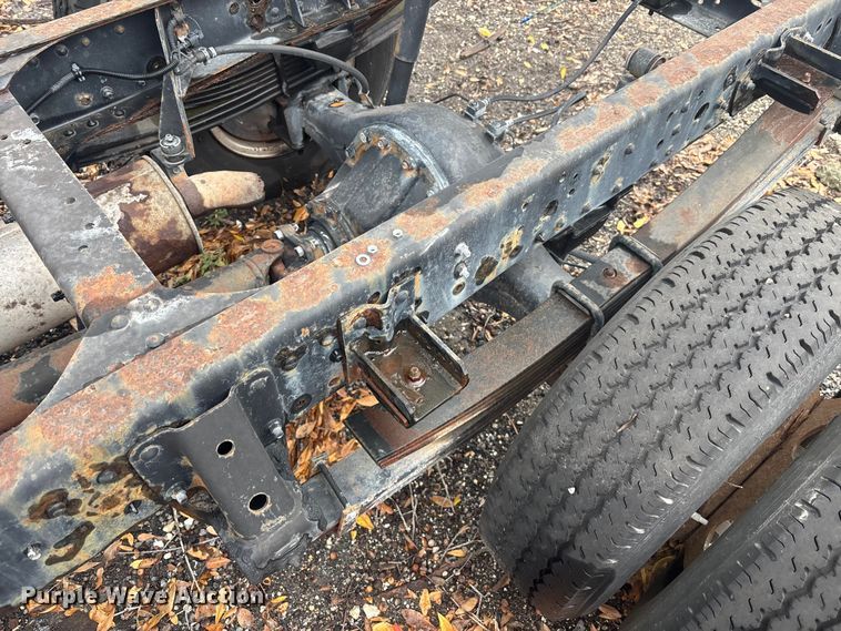image for item DU0382 2003 UD 1400  truck cab and chassis