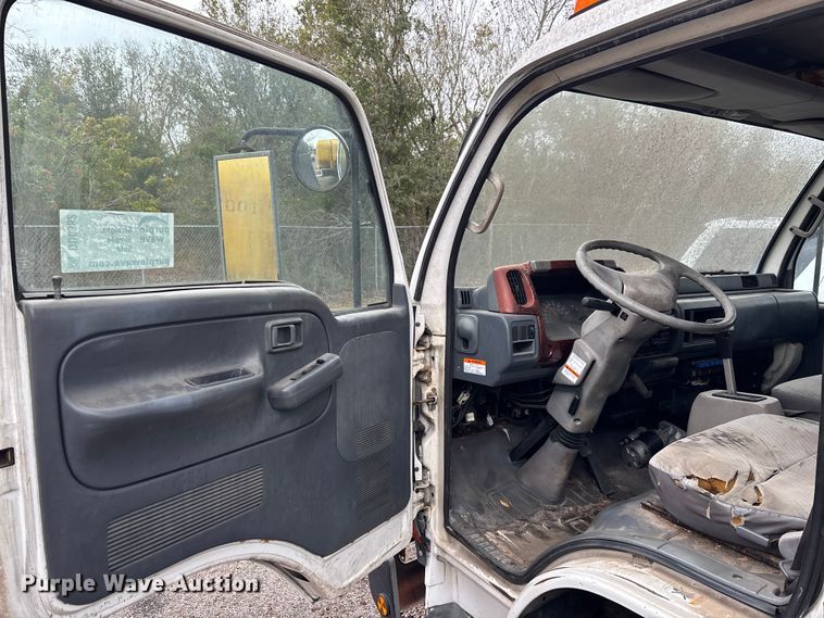 image for item DU0382 2003 UD 1400  truck cab and chassis