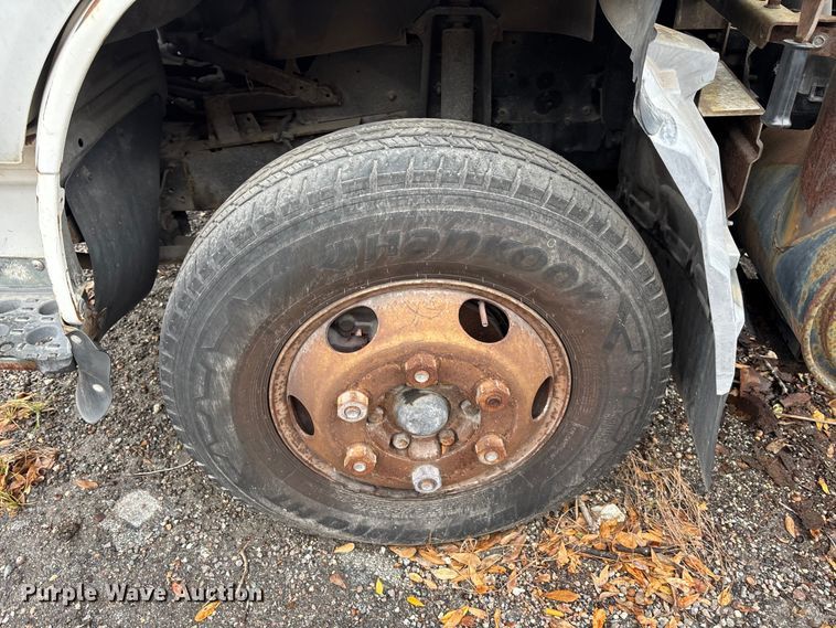 image for item DU0382 2003 UD 1400  truck cab and chassis