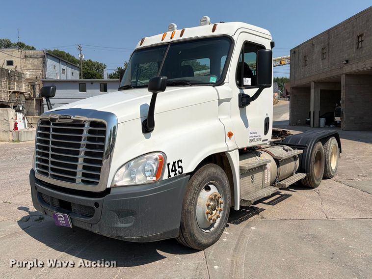 2012 Freightliner Cascadia semi truck