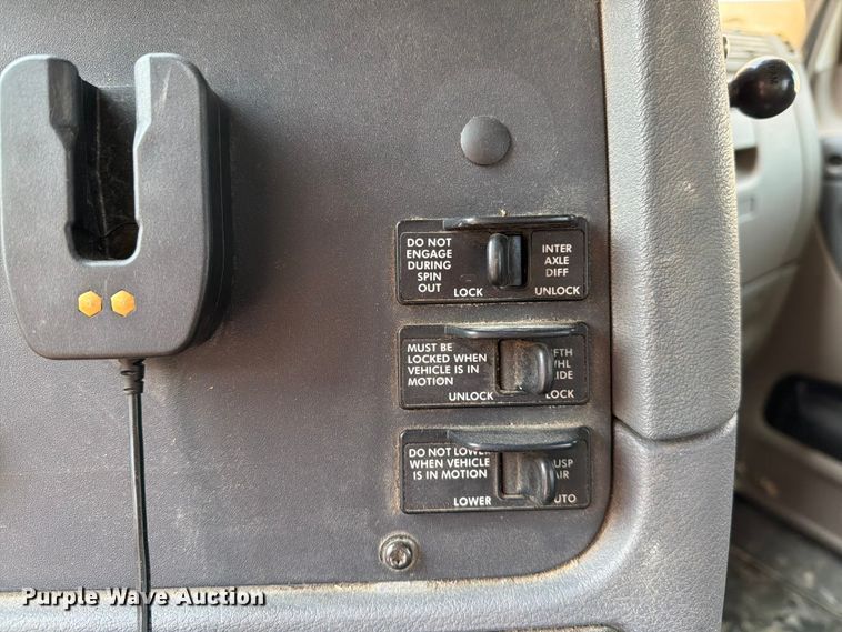 image for item DV8572 2012 Freightliner Cascadia semi truck