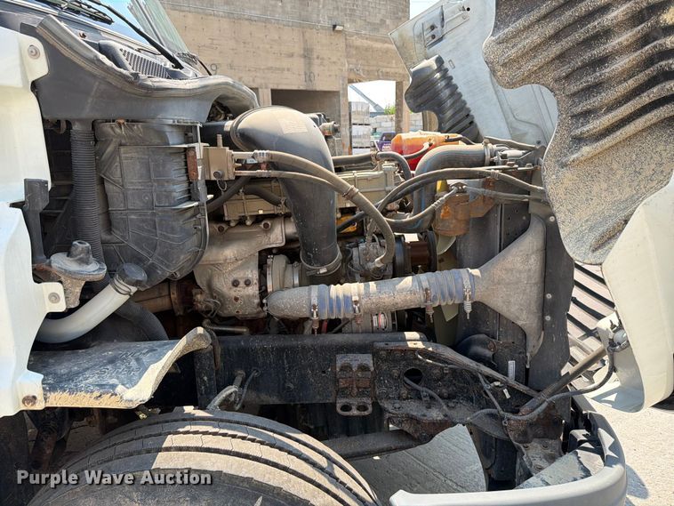 image for item DV8572 2012 Freightliner Cascadia semi truck