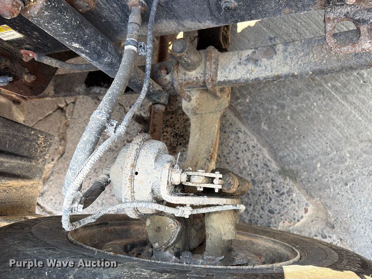 image for item DV8572 2012 Freightliner Cascadia semi truck