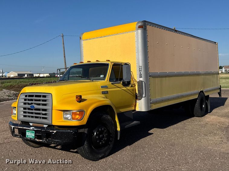 1995 Ford F700 box truck