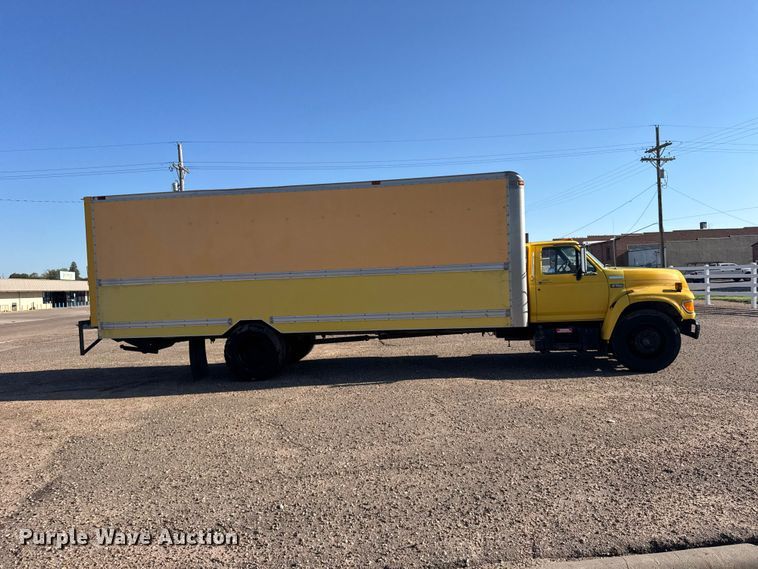 image for item DY3252 1995 Ford F700 box truck