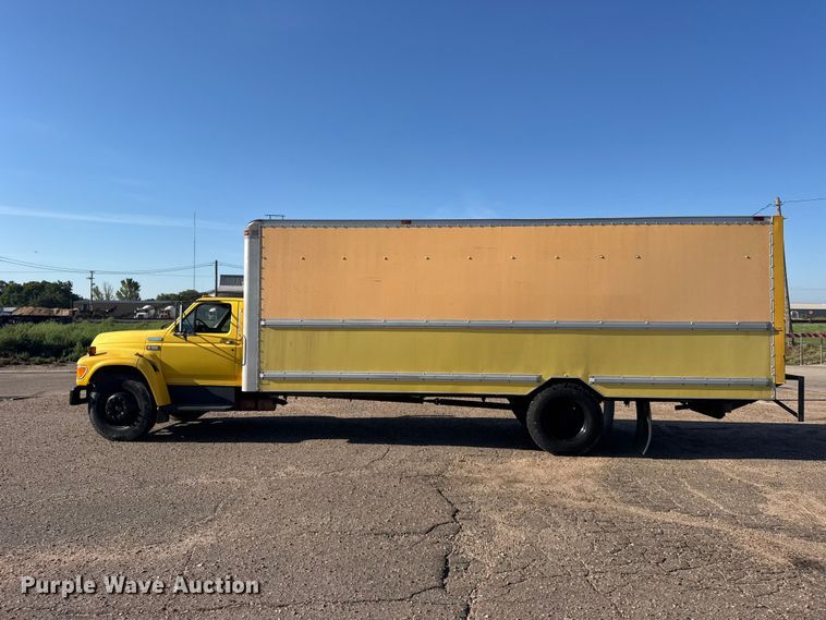 image for item DY3252 1995 Ford F700 box truck