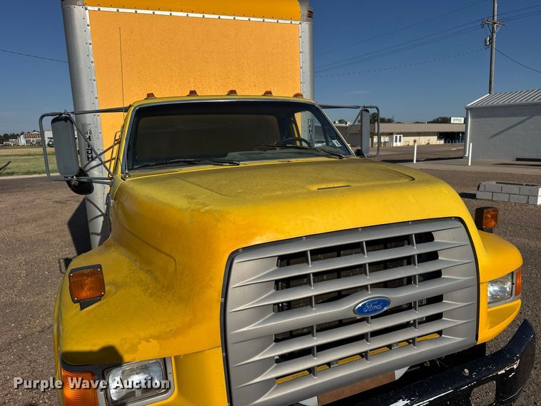 image for item DY3252 1995 Ford F700 box truck